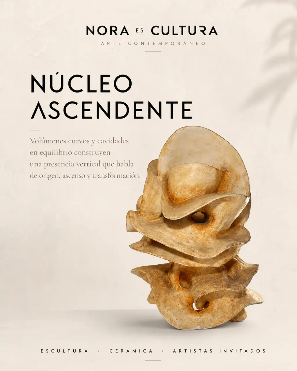 Núcleo Ascendente — escultura cerámica de Nora Bystrowicz